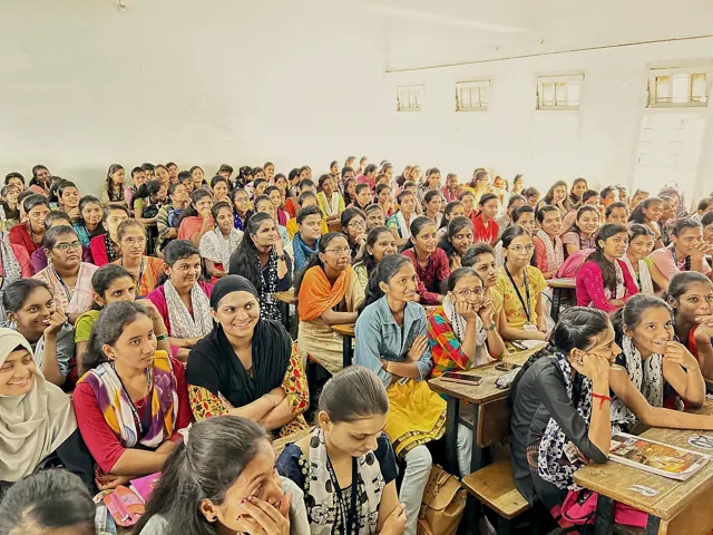 M. Mahendraa — past session: a full house